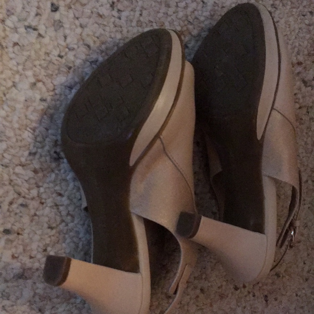 Naturalizer shoes size 6W - Picture 3 of 3